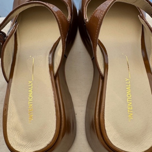 INTENTIONALLY BLANK Mary Jane Mules 'NEW' Brown Patent Leather - US 7 - Picture 4 of 9